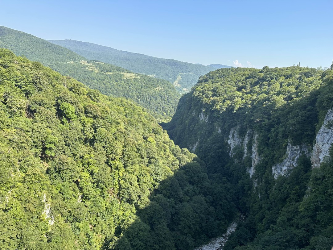 Нас впечатлило, как умело и спокойно вы помогали преодолевать организационные сложности. Спасибо, что во время поездки