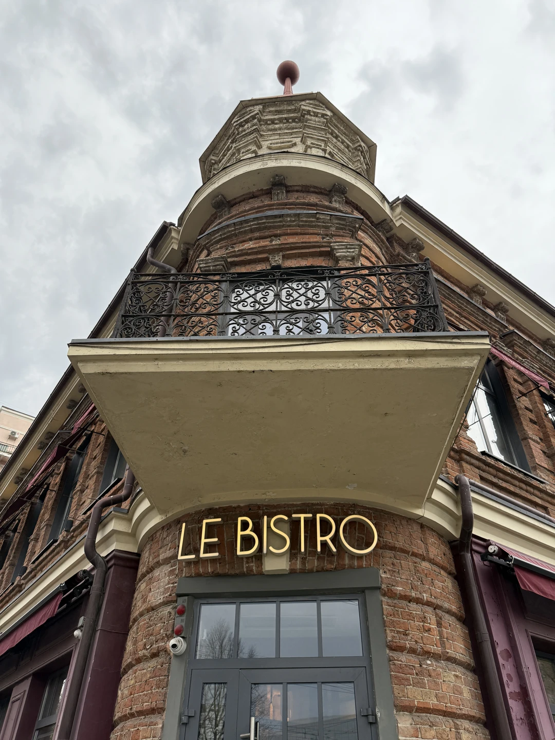 Благодарны Павлу за прекрасную пешую экскурсию по Ростову. Информативно, познавательно и интересно. Время пролетело незаметно. Обязательно