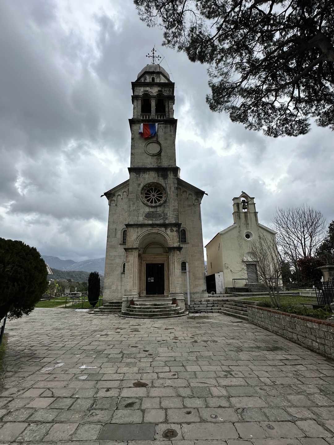 Здравствуйте! Экскурсия понравилась! Александр забрал нас из нашего отеля, скорректировал с учетом наших пожеланий и погодных