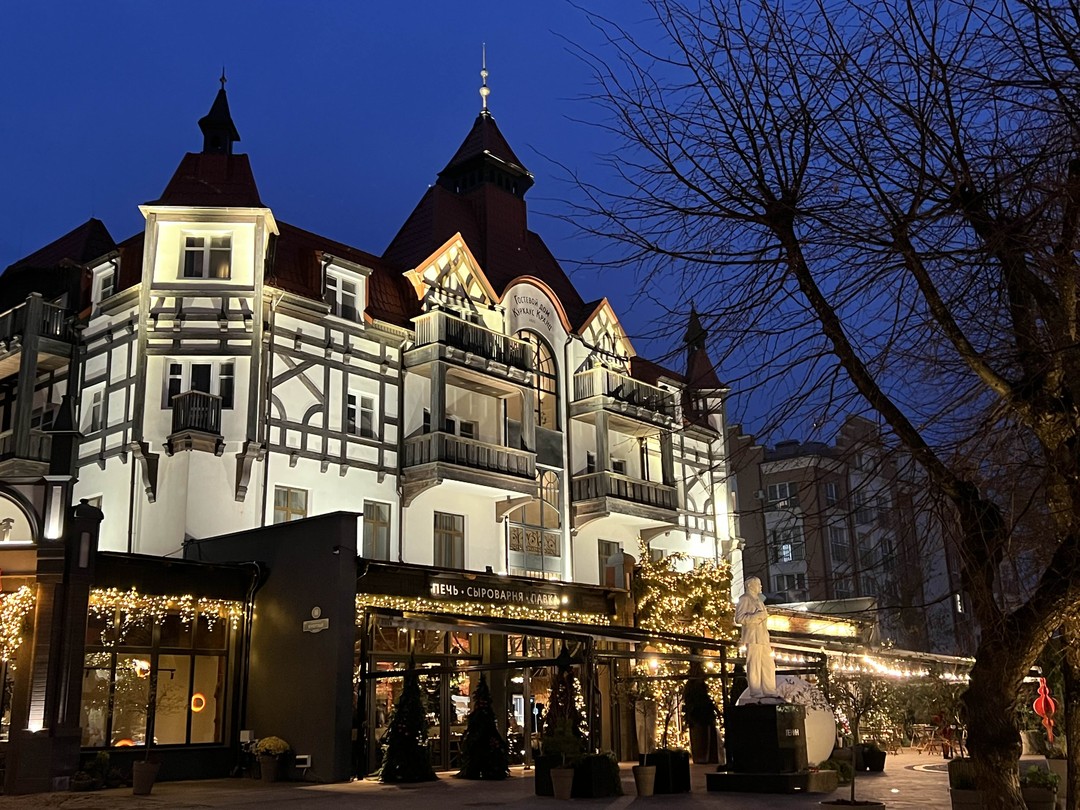 Увлекательная экскурсия, очень много интересных историй про котов. Павел очень гибко подходит к пожеланиям туристов, мгновенное перестраивается