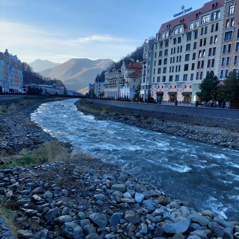 Классная экскурсия, но было бы лучше убрать из программы олимпийский парк, дегустацию и обед. Больше времени