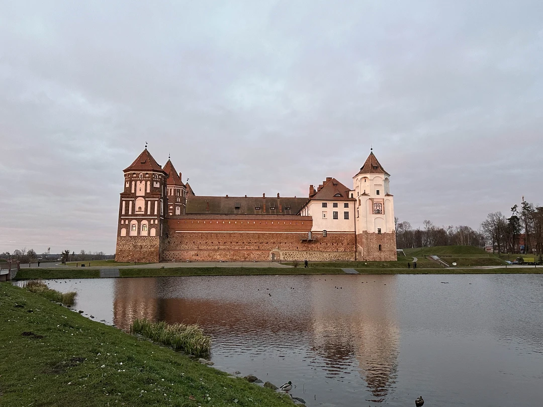 Замки Беларуси: групповая экскурсия в Мир и Несвиж из Минска (Olga)