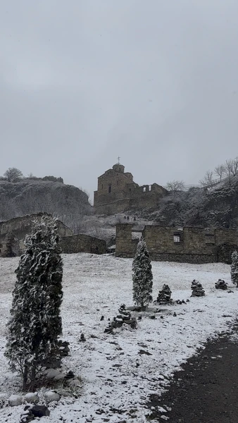 Экскурсия потрясающая! Мы поехали, когда в Кисловодске была, можно сказать, весна, а в Домбае была настоящая