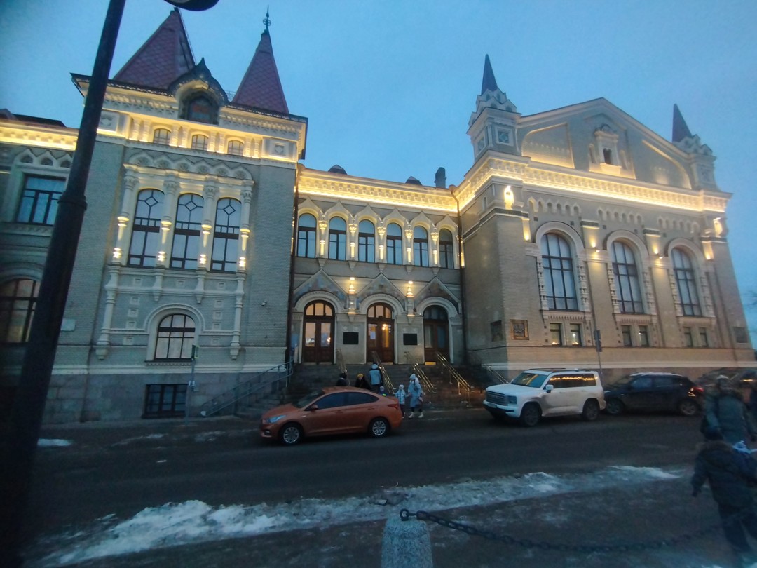 Ксения очень интересно рассказывает о своем родном городе. Видно что очень вовлечена в жизнь Рыбинска. Отлично