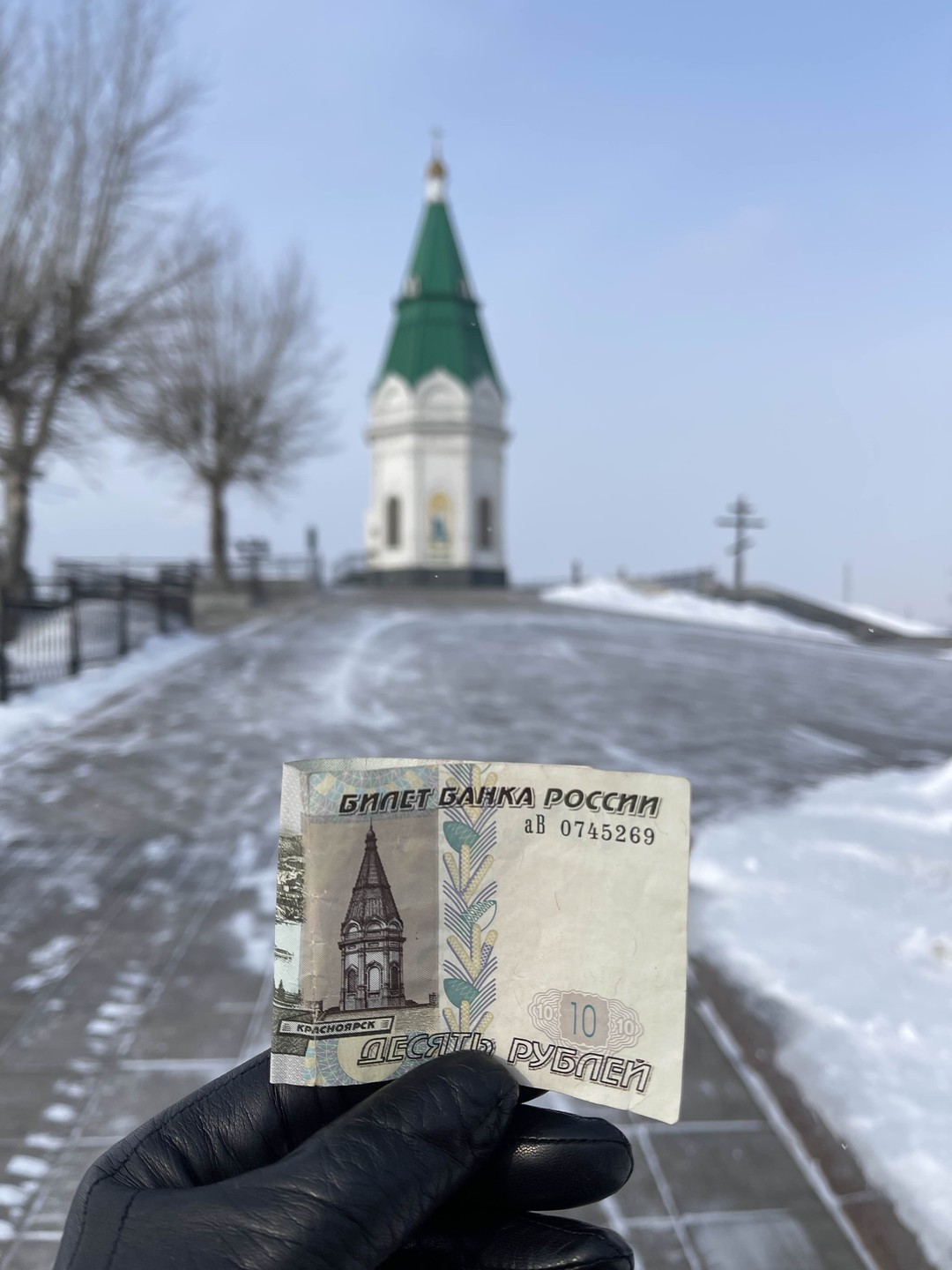 С Максимом провела 2 дня экскурсий. Отличный маршрут, который дополняется исторической справкой. Все классно!