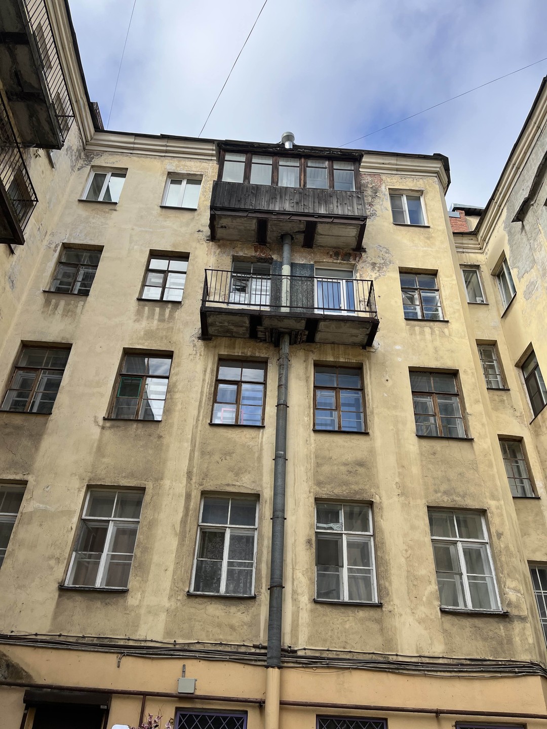 Ускользающий мир петербургских дворов и парадных (Раиса)