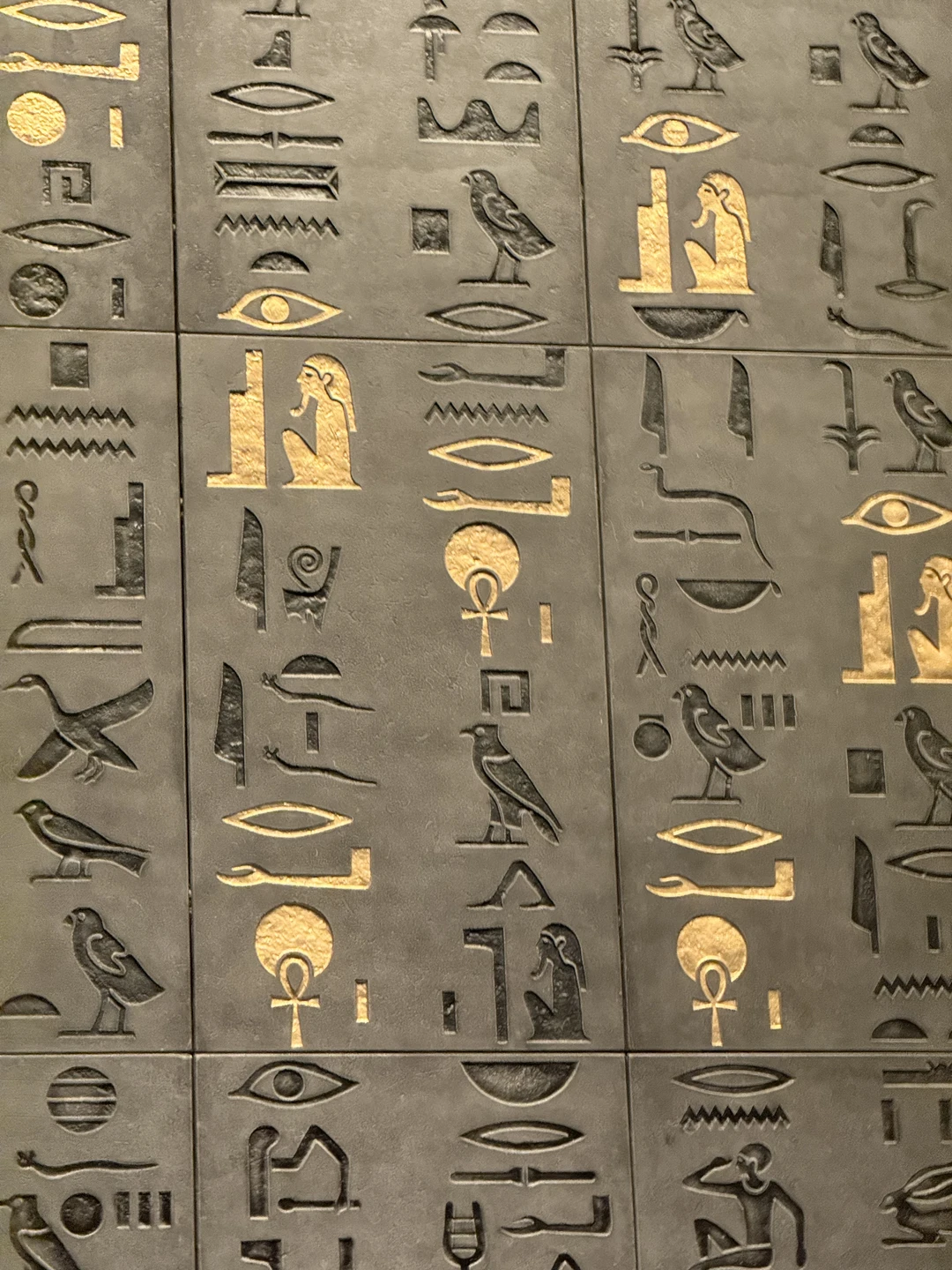 Были на индивидуальной экскурсии с Махмудом. Перемешались на комфортной чистой машине, с кондиционером. Махмуд встречал нас