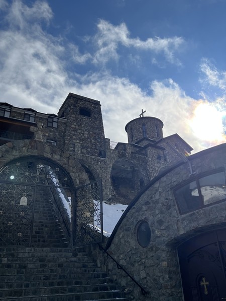 Наша экскурсия проходила 8 марта и лучше времяпрепровождения придумать невозможно. Нас ожидали увлекательные рассказы, живописные виды