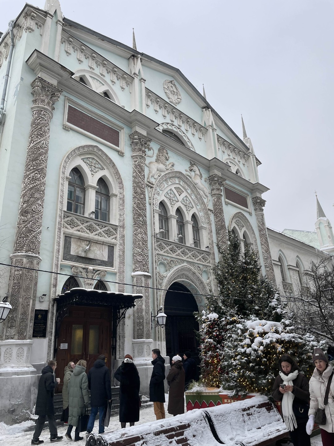 Экскурсия понравилась, как двоим взрослым, так и ребенку 9 лет. Несмотря на новогоднюю суету, и толпы