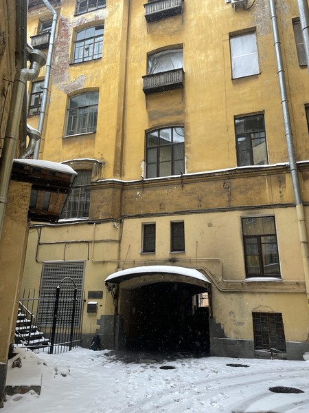 Интересная экскурсия, погружающая в атмосферу фильма Брат. Посетили все локации мест съемок, узнала больше о режиссере