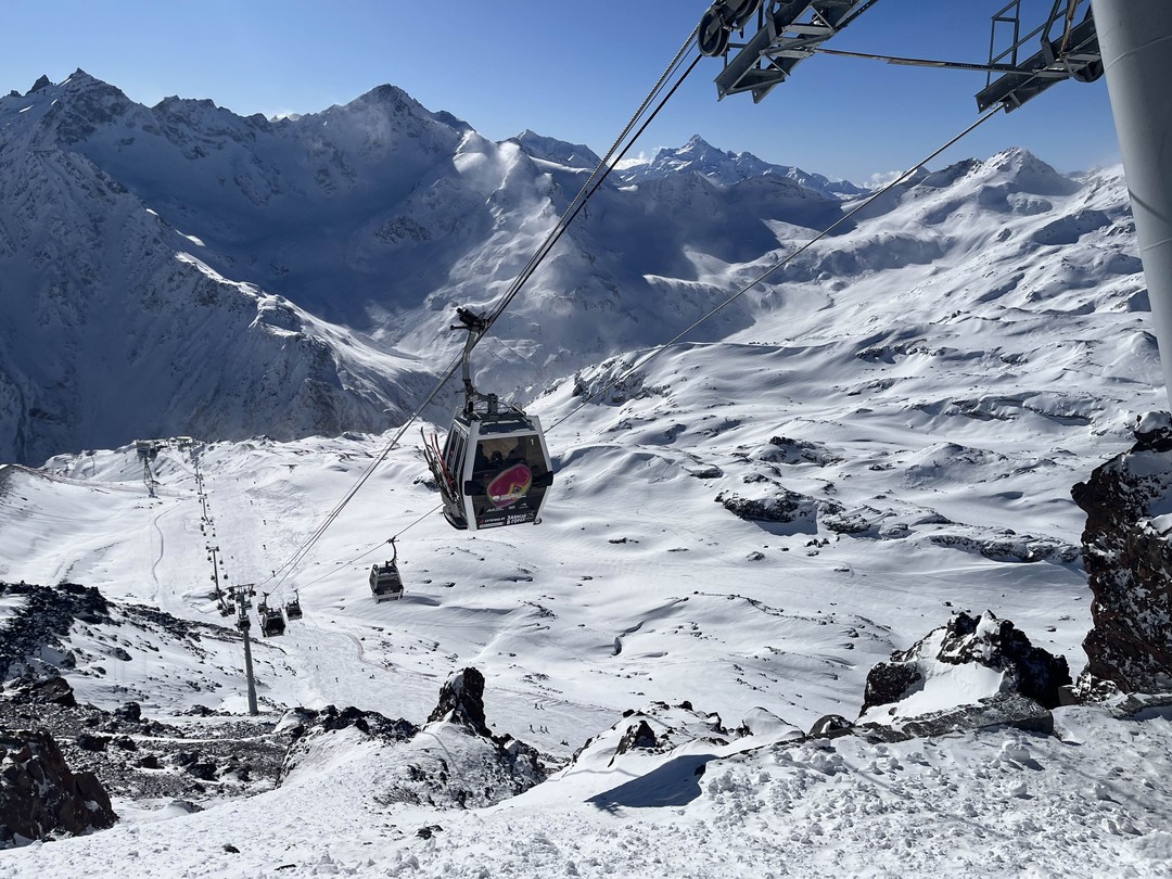 На джипе к Эльбрусу: Гижгит, поляна Азау и поляна Нарзанов - из Кисловодска (Юлия)