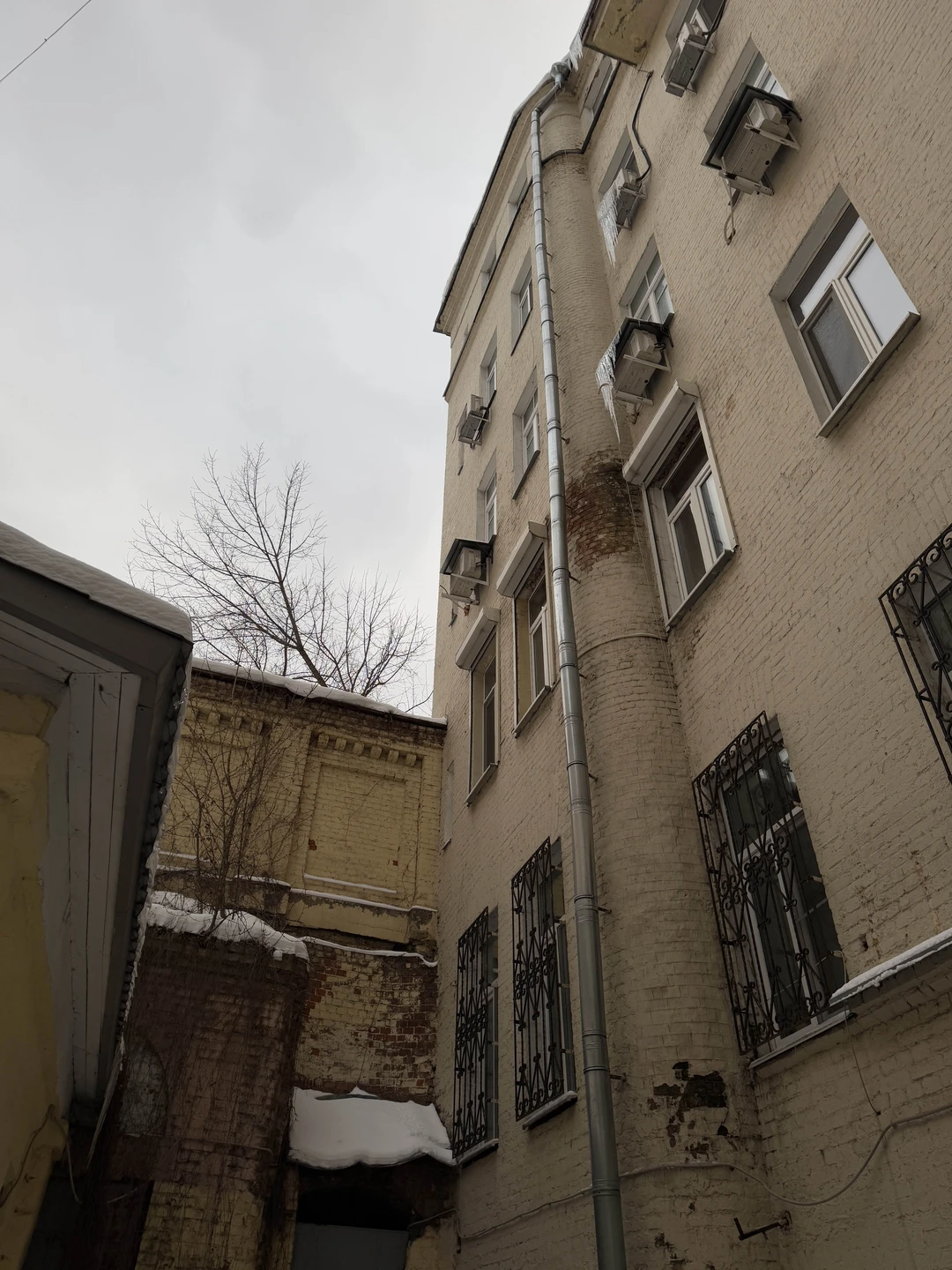 Экскурсия понравилась. Было холодно, но мы справились. Гид приятная девушка. Рекомендую