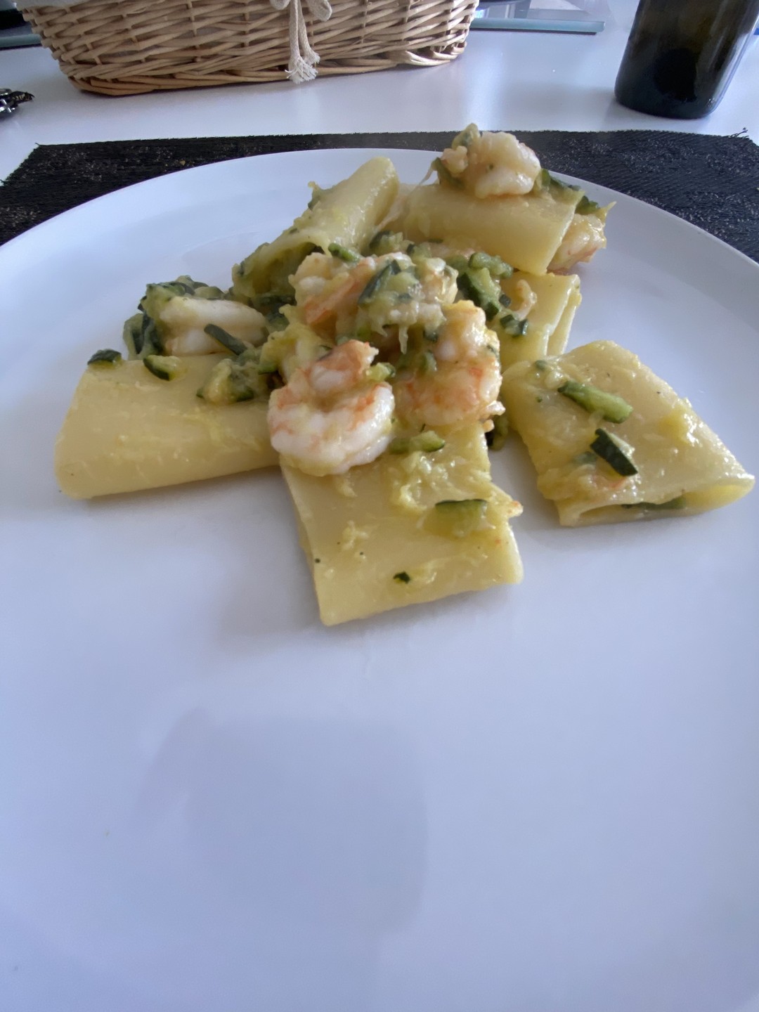 Было очень душевно, нас забрали из отеля с детьми, прокатились на рынок и готовили местную кухню