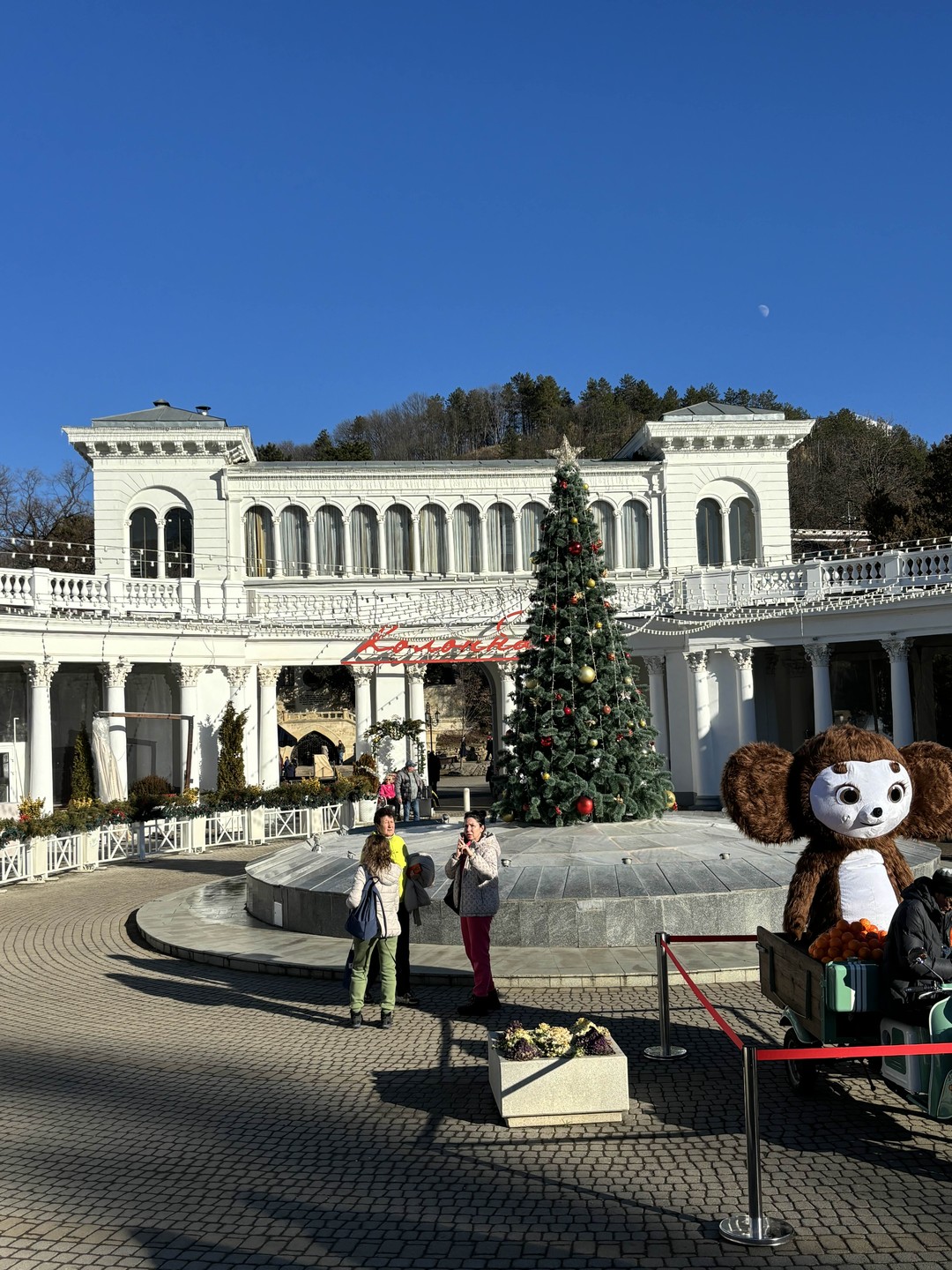 Прекрасная обзорная экскурсия по городам КМВ. Также посетили гору кольцо и Медовые водопады. Дмитрий прекрасный рассказчик.