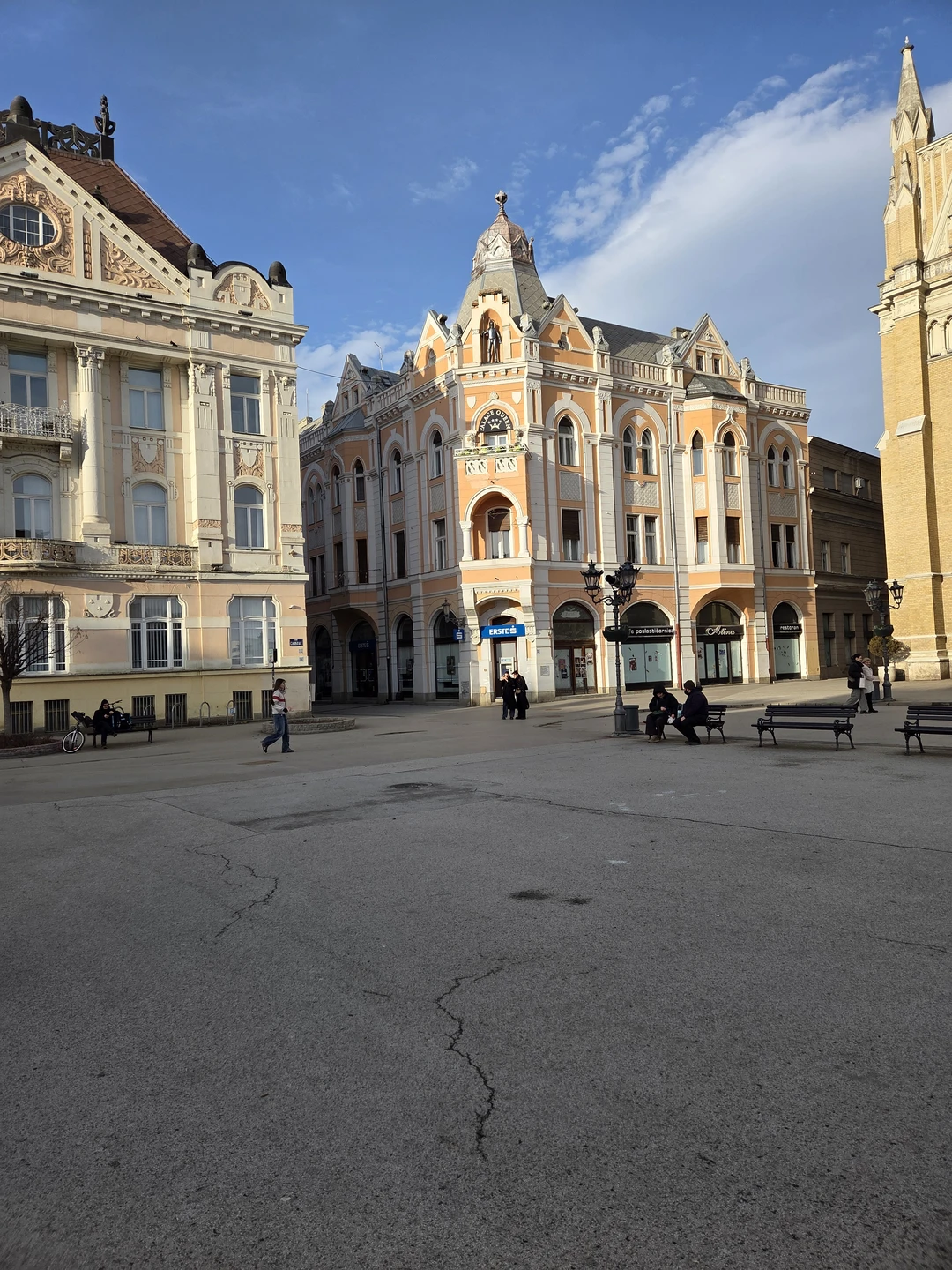 Отличная экскурсия. Саша рассказывал интересно, увлекательно и доступно. Время пролетело быстро. Порекомендовал хорошие рестораны в Белграде