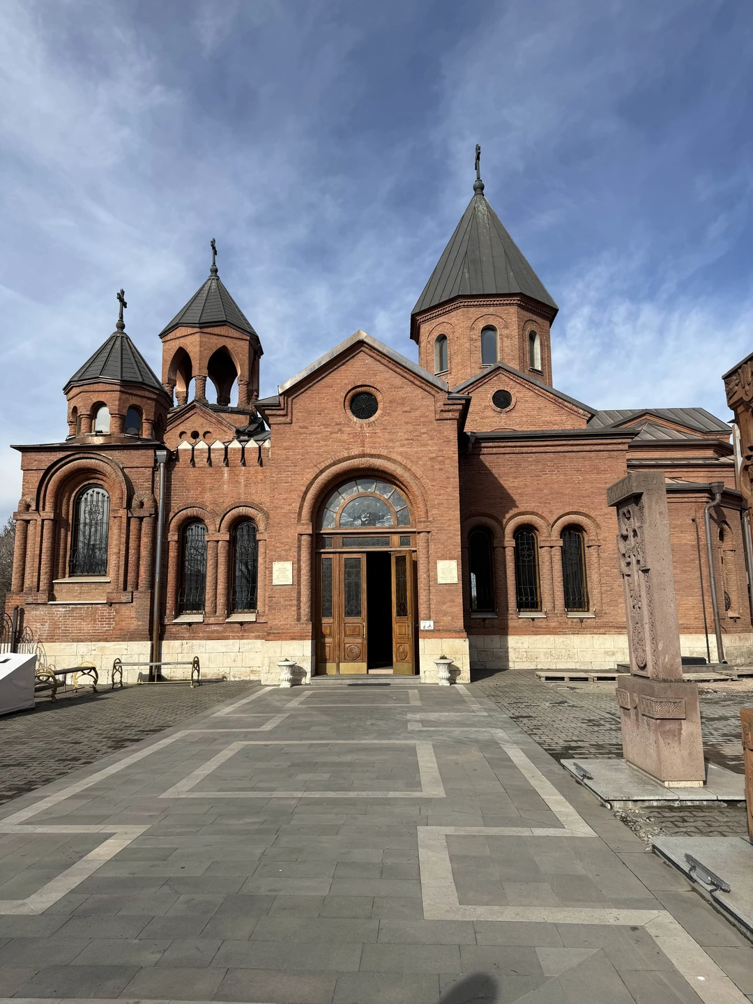 Тимур,просто супер гид,очень интересно было слушать и следовать за ним по маршруту. Внимательный к гостям,красиво рассказывал,все