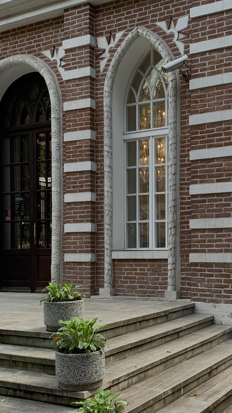 В первую очередь хочу отметить влюбленность гида в Царицыно и глубокую преданность Родине. Это неравнодушное отношение