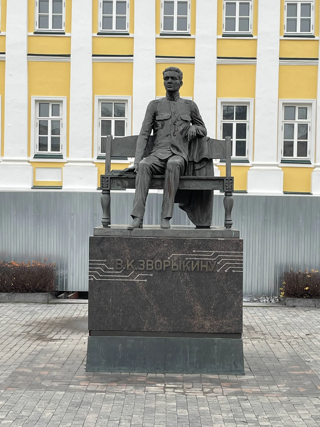 Экскурсия началась на центральной площади Мурома, проводила ее замечательный экскурсовод Ольга, человек влюбленный в свой родной