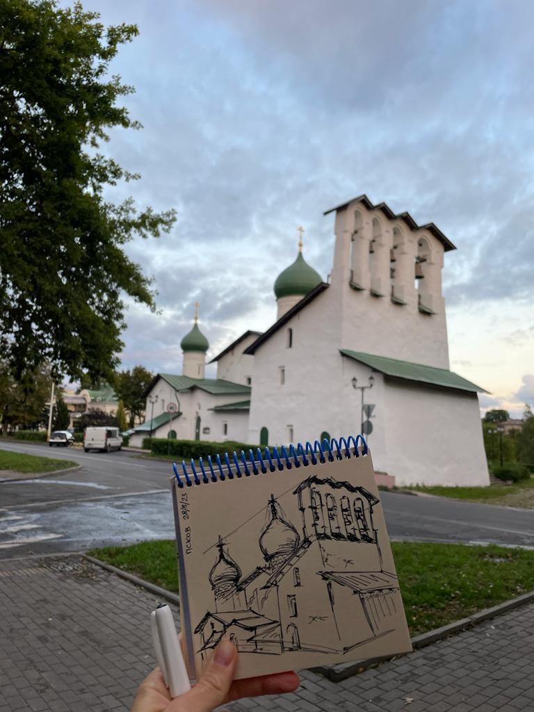 Получили огромное удовольствие от рисования и от любования Псковом. Изюминка экскурсии в тех ракурсах, которые гид