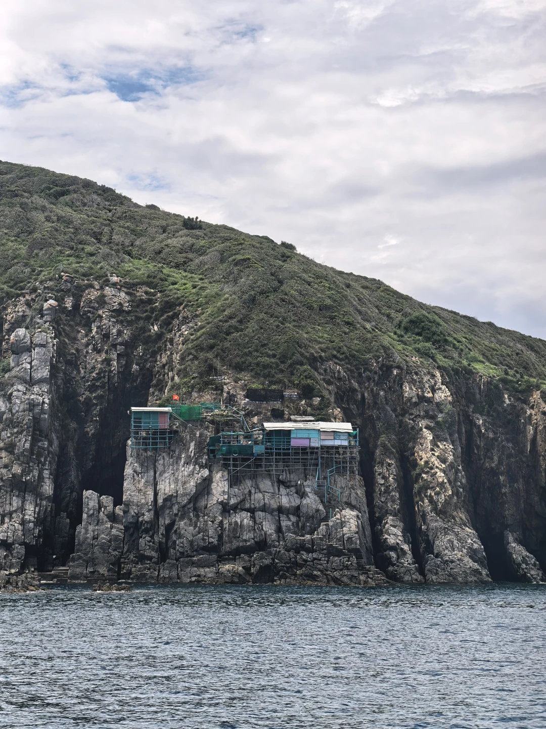 Забронировал через сайт путевку на снорклинг. Поехали всей семьей (дети 9 и 13 лет), нас забрали