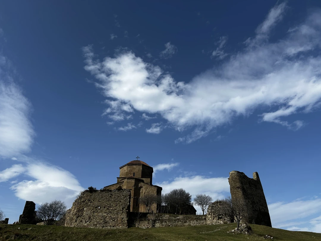 Экскурсией полностью довольны. У нас получилась индивидуальная экскурсия- нас было двое. Гид Лери встретил на обговоренном