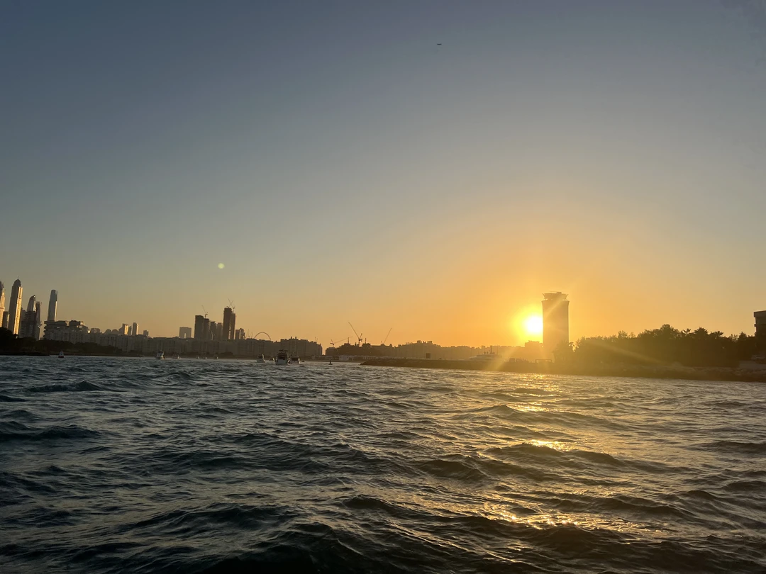 Потрясающая экскурсия,ребята увлечены своим делом, огромное удовольствие посмотреть Дубай именно на парусах