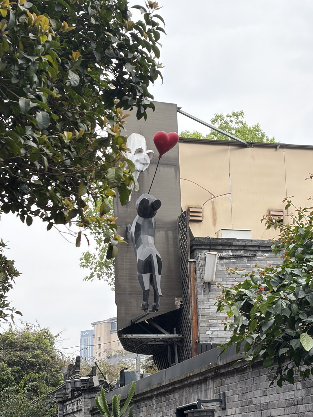 Гид Женя встретил нас утром в аэропорту