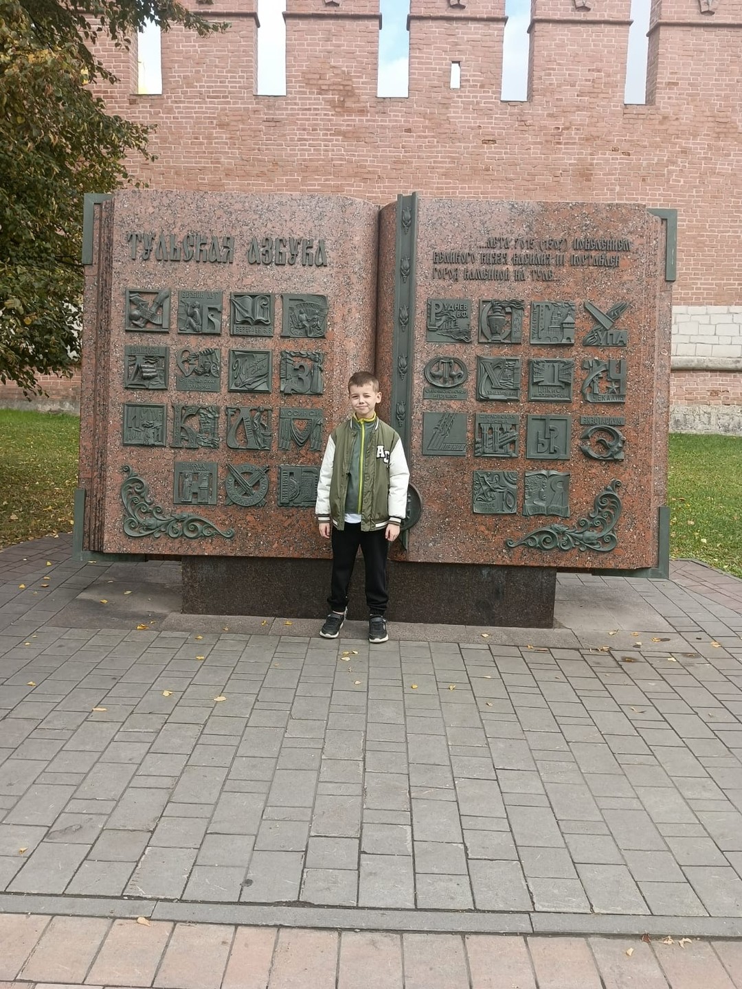 Потрясающая экскурсия!!! Гидом была у нас Оксана Васильевна. Детям(9 и 13 лет)очень понравилась экскурсия. Оксана Васильевна