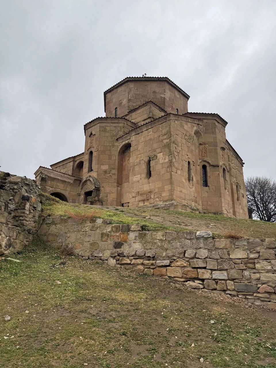 Зураб - это даже словами трудно описать, какой прекрасный гид, во всех абсолютно смыслах. Что говорить