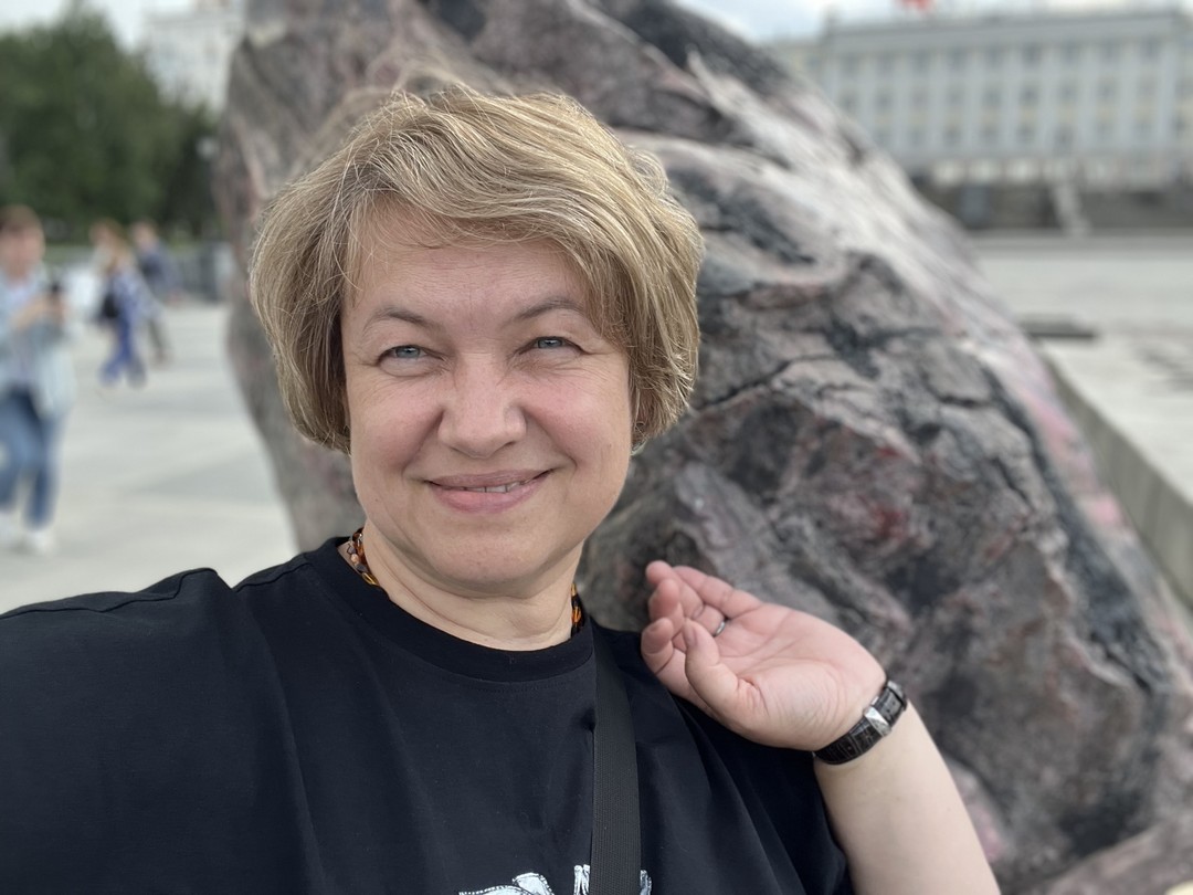 Отцветёт шиповник, зацветёт пион