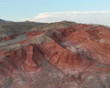 Горы Актау и 700-летняя ива