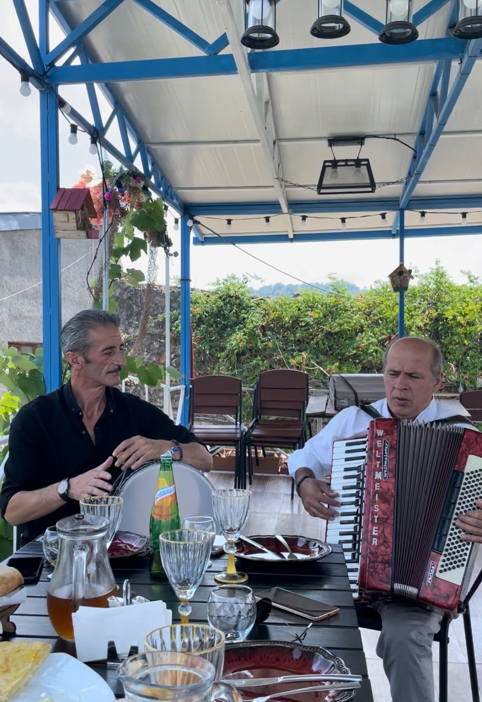 Отдыхали на выходных с друзьями в Грузии, я выбрала для нас поездку в Кахетию и наикрасивейший