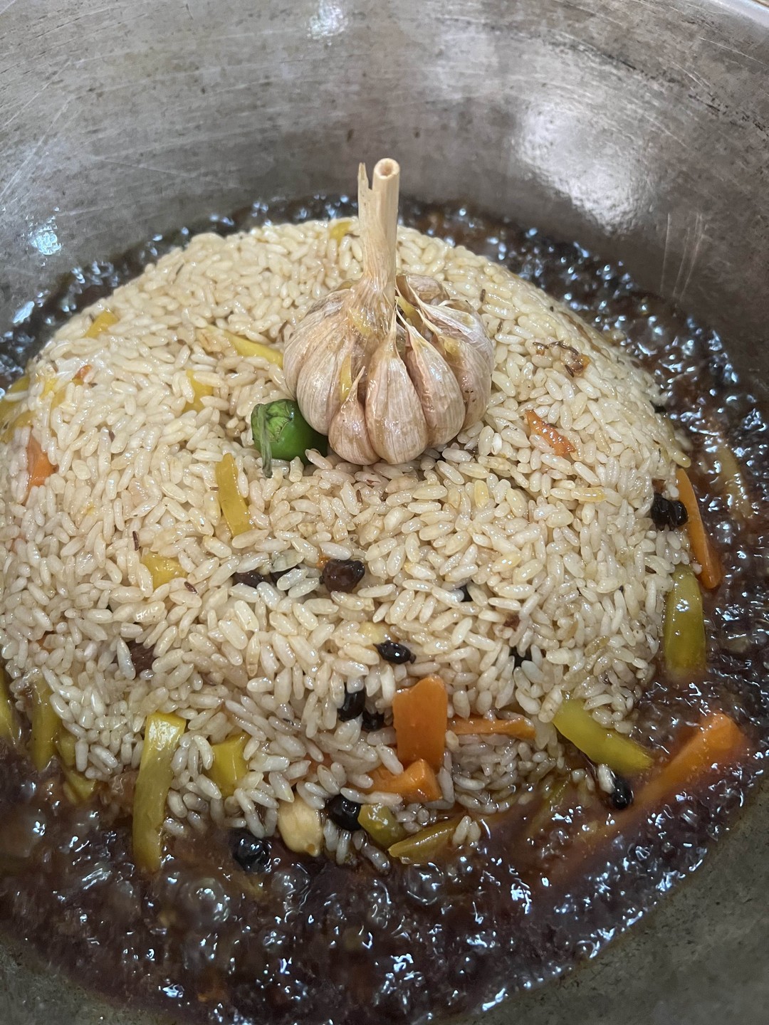 Как классно провели время! Спасибо Диле за науку, за вкусный плов созданный под ее чутким руководством! И Азамату спасибо за беседу)