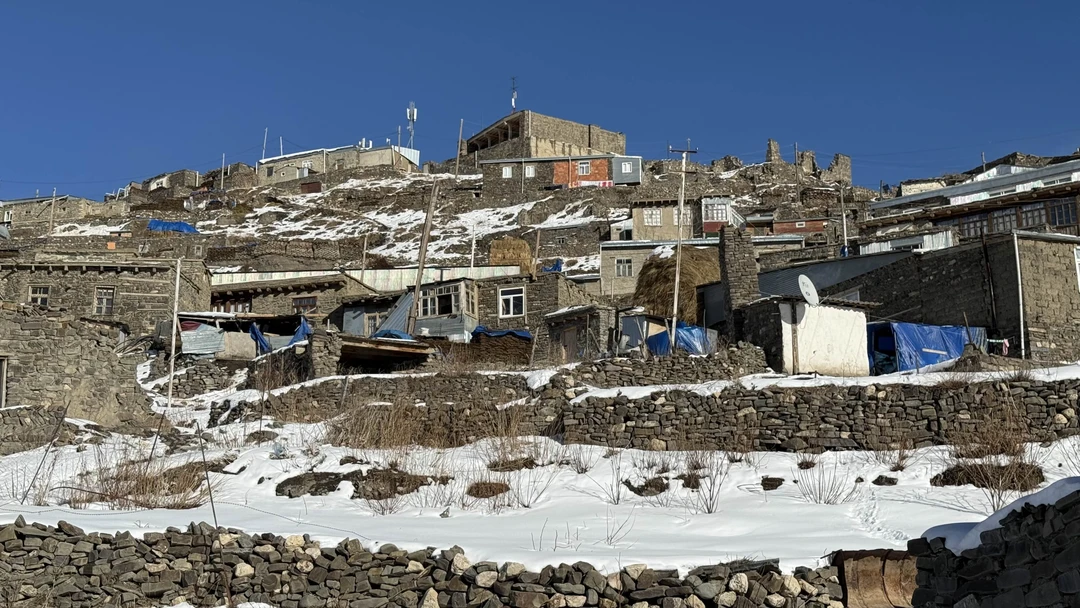 Очень красивая природа, горы. Дорога в одну сторону занимает 3-4 часа, но оно того стоит