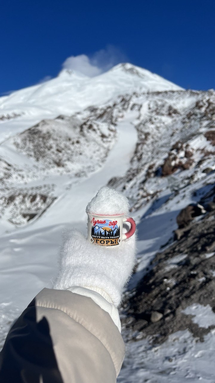 Прошла неделя после поездки на Эльбрус, а эмоции до сих пор не отпустили. Перебирала фото для