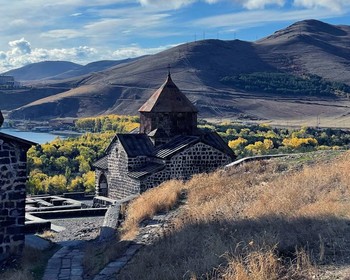 Севан, Севанаванк и древнее кладбище Норатус