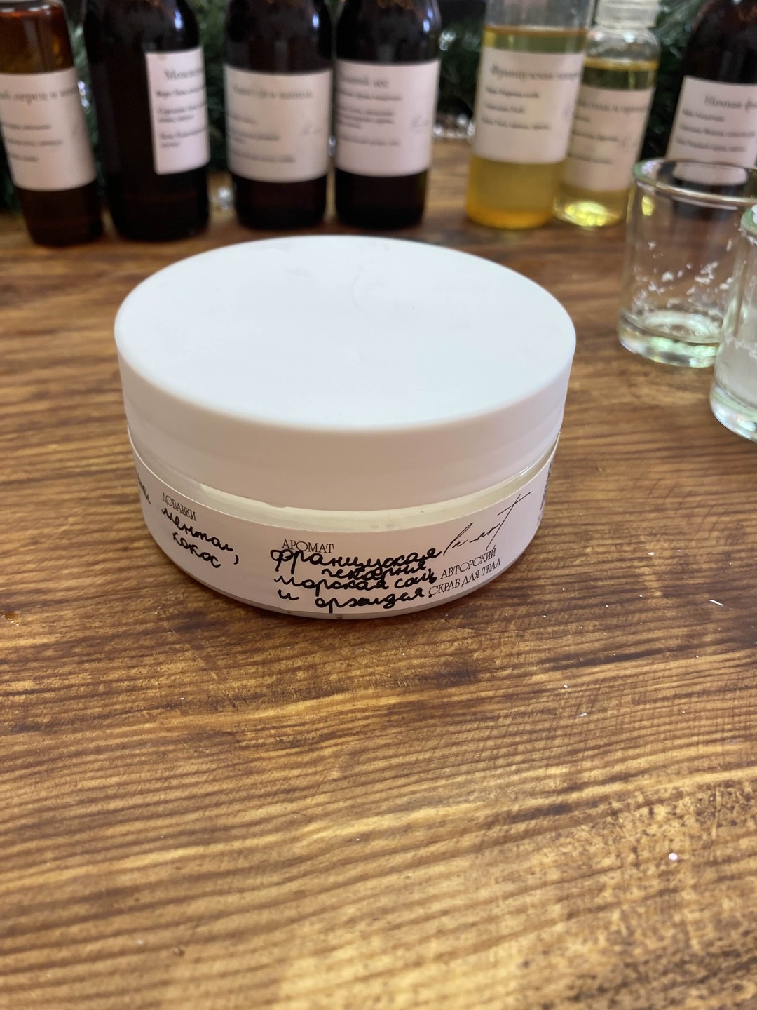 Была на мастер-классе по изготовлению скрабов с дочками 11 и 14 лет. Нам всем очень понравилось. Такой девочковый релакс))