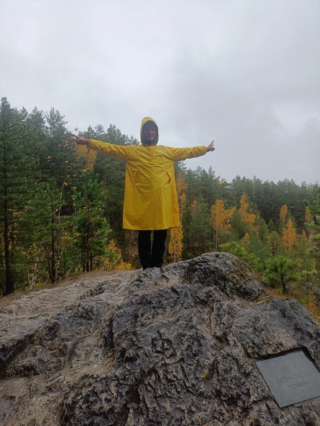 Хотя не повезло с погодой, экскурсия была замечательной. Много интересного и красивого. Неожиданный пдюс дождя -