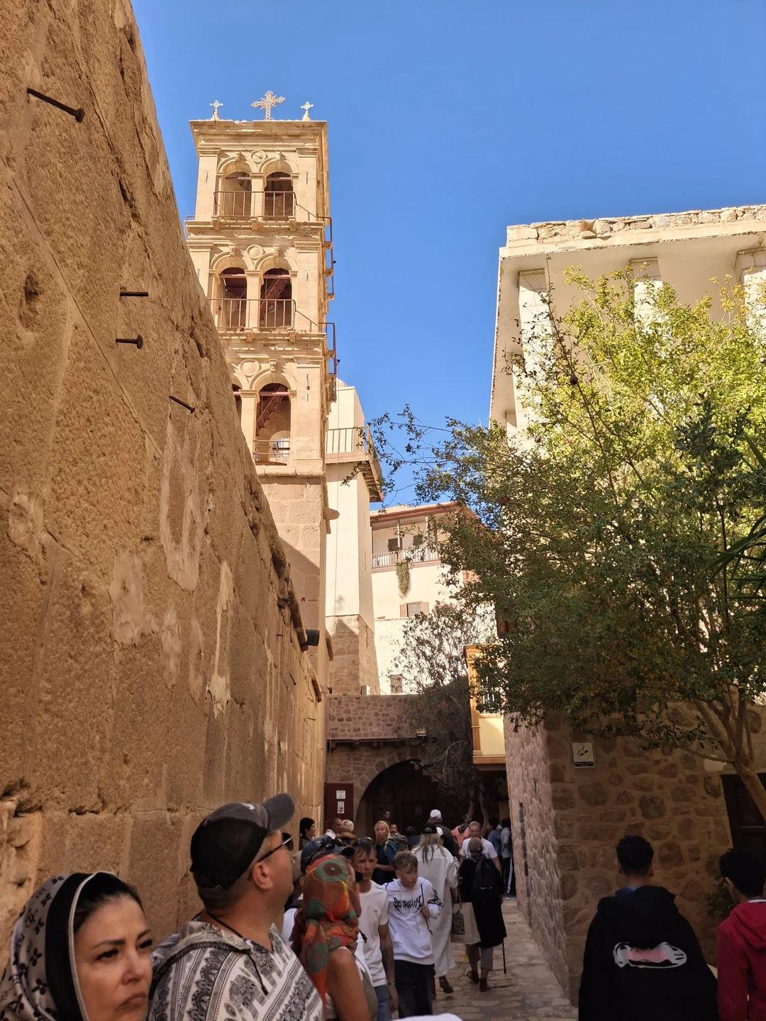 Очень понравилась экскурсия, довольно долгая дорога, ранний подъем, но все было комфортно. По пути очень красивая