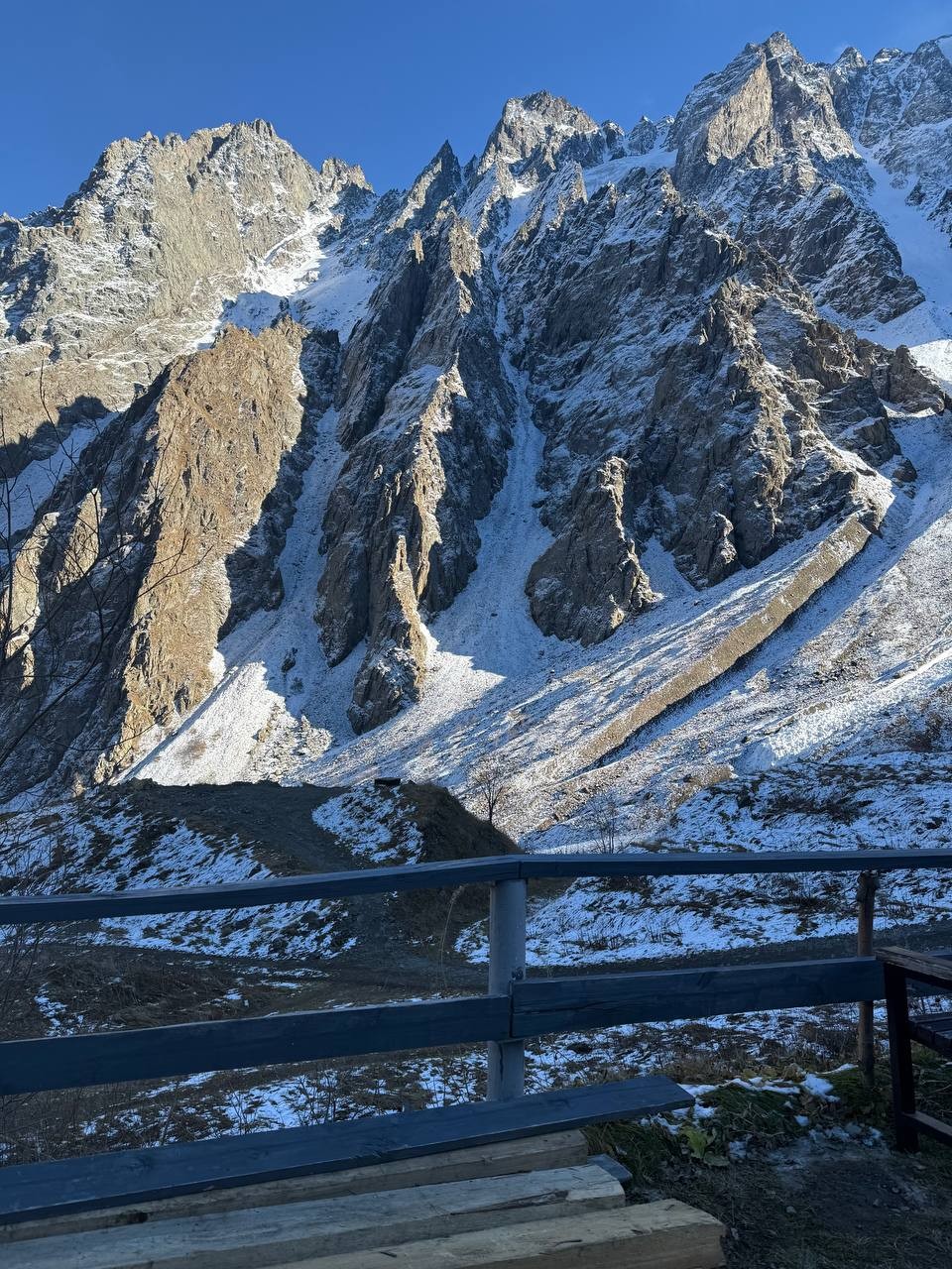 Хочу выразить особую благодарность гиду Георгию. Поездка была замечательная. Много интересной информации,исторических данных. Погода прекрасная, солнце