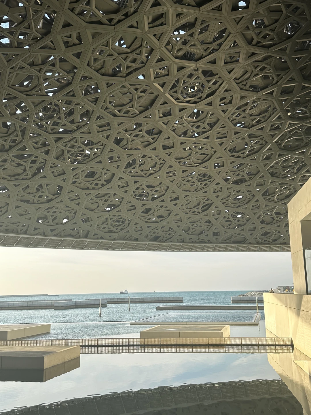 Недавно побывали на индивидуальной экскурсии в Абу-Даби с экскурсоводом Азамом, и она оставила очень приятные впечатления