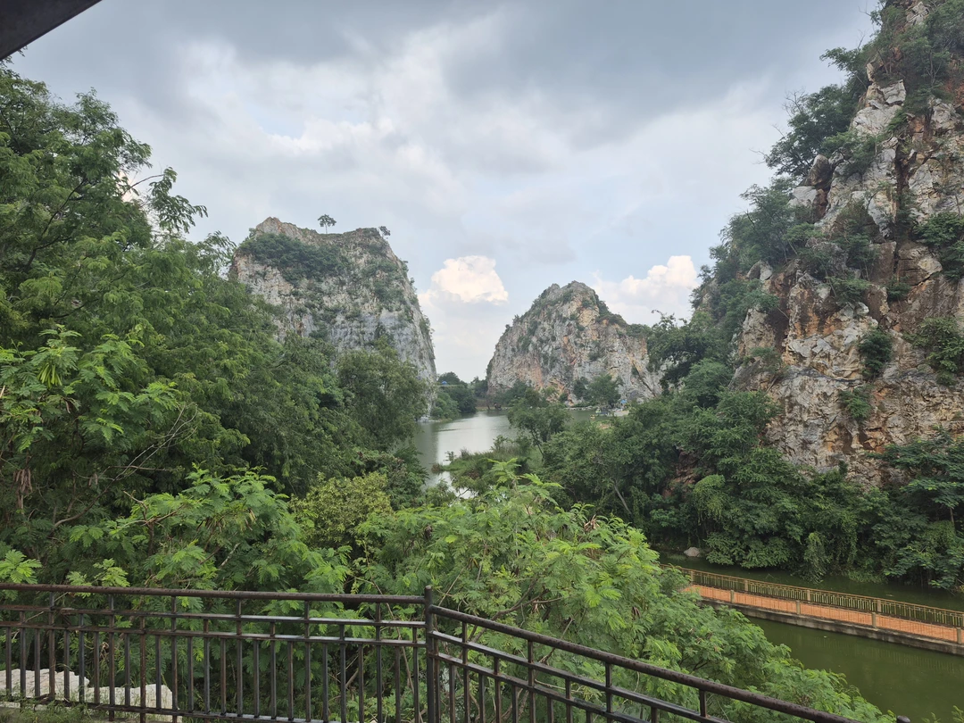 Экскурсия очень понравилась! Очень насыщенная поездка, за один день увидеть столько красоты, очень круто! Два раза