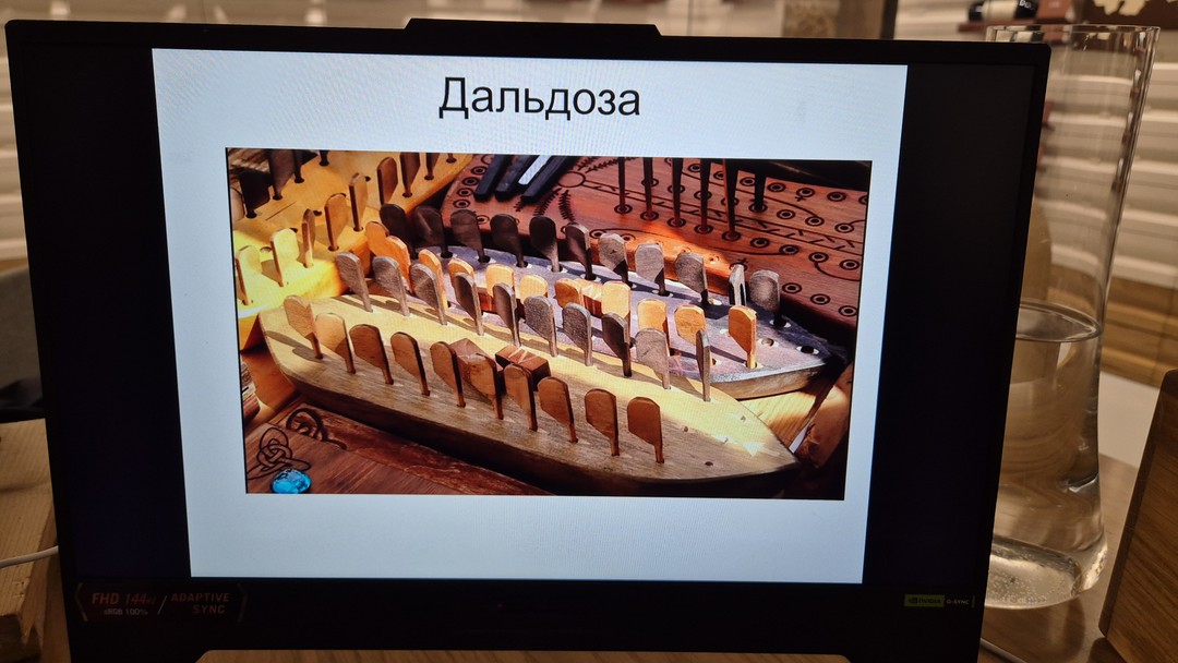 Я прекрасно провела время в компании очень интересного и увлечённого своим делом человека. Место встречи тоже