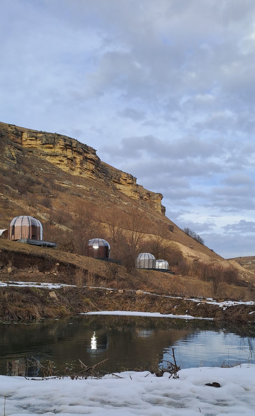 Зимой природа по-своему красива, и это отличное время для вылазки на природу. Вблизи Кисловодска есть множество