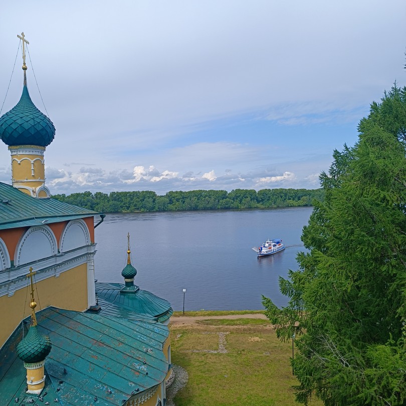Нашу экскурсию проводила Надежда Владимировна. Неспешно, обстоятельно, с полным знанием и отличной подачей информации. Большая часть