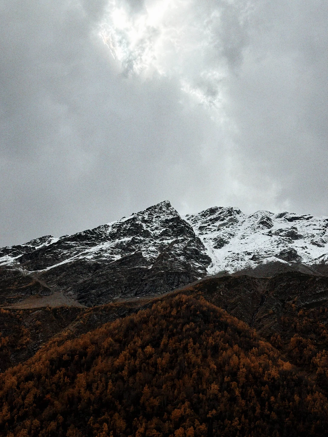 Саша лучший из лучших! Зарядил нас положительными эмоциями, показал невероятно красивые места и сделал отпуск по-настоящему