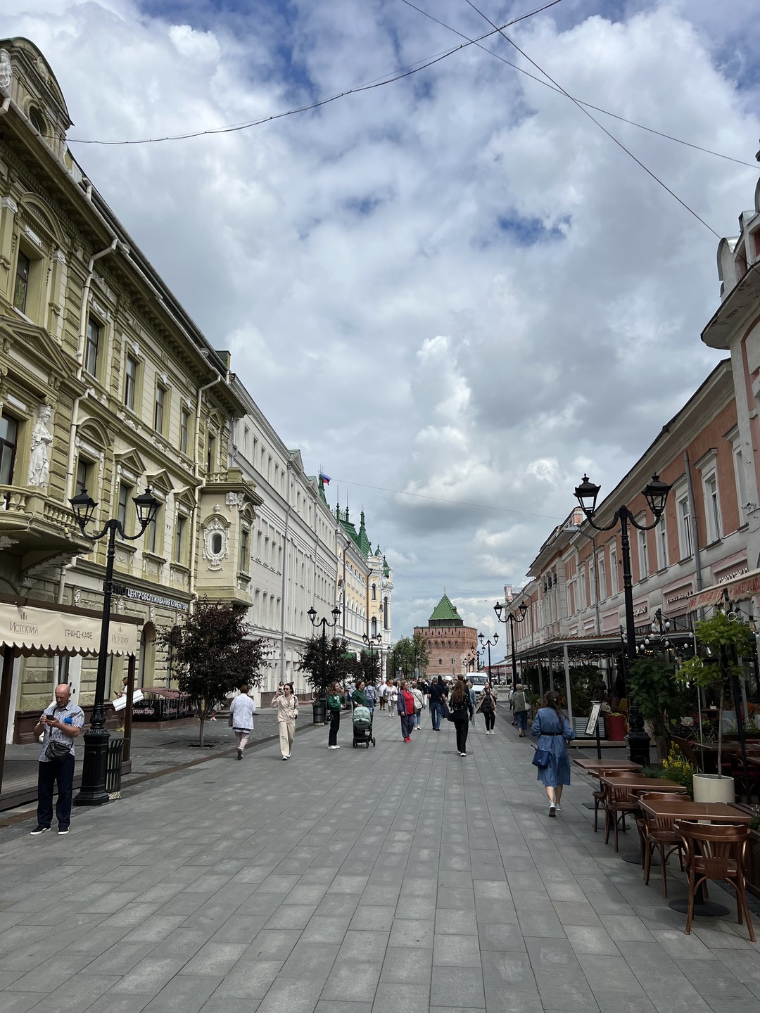 Неспешно прогулялись с Виталием по прекрасному Нижнему Новгороду. Насладились замечательными видами и интересным, насыщенным и очень