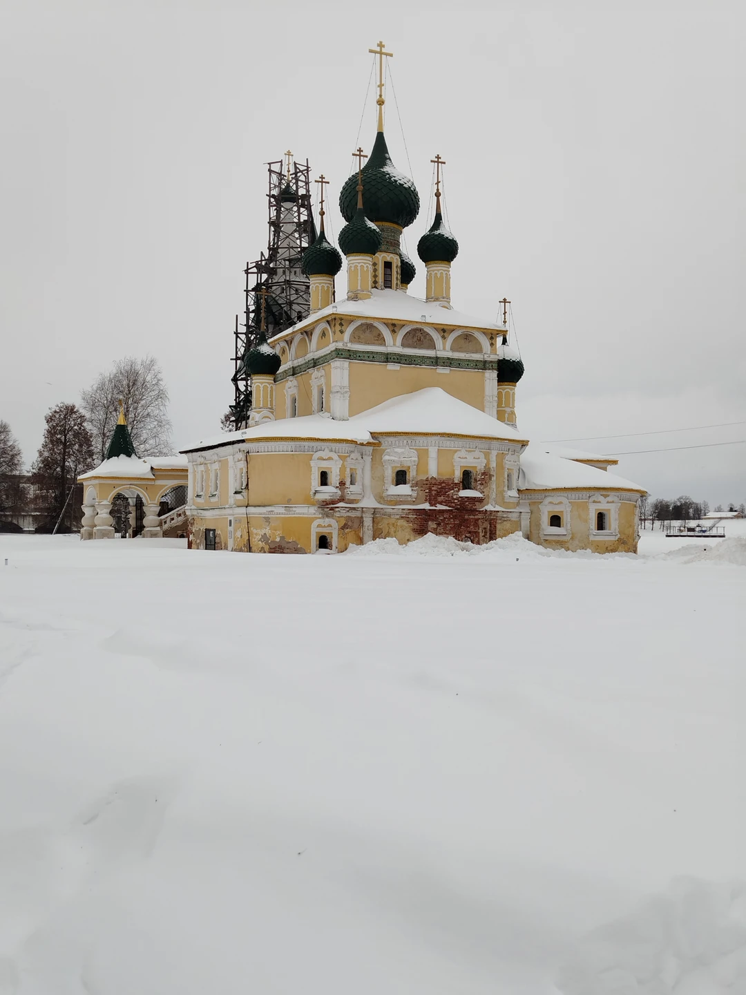 Были на экскурсии в ливневый снег,казалось бы погода совсем еюне для прогулок,но в итоге мы остались