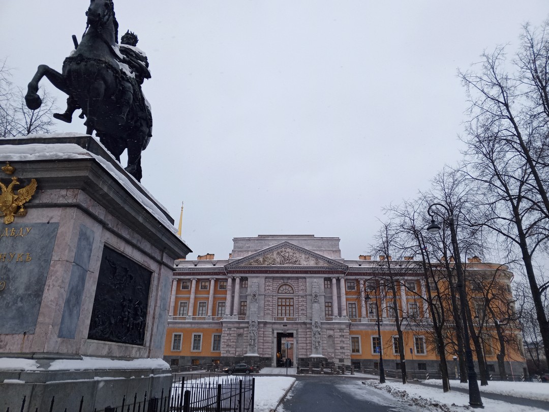 Мне с мужем повезло! Вместо групповой экскурсии, получилась индивидуальная. Экскурсия достаточно информационная. Экскурсовод Александра отличный специалист