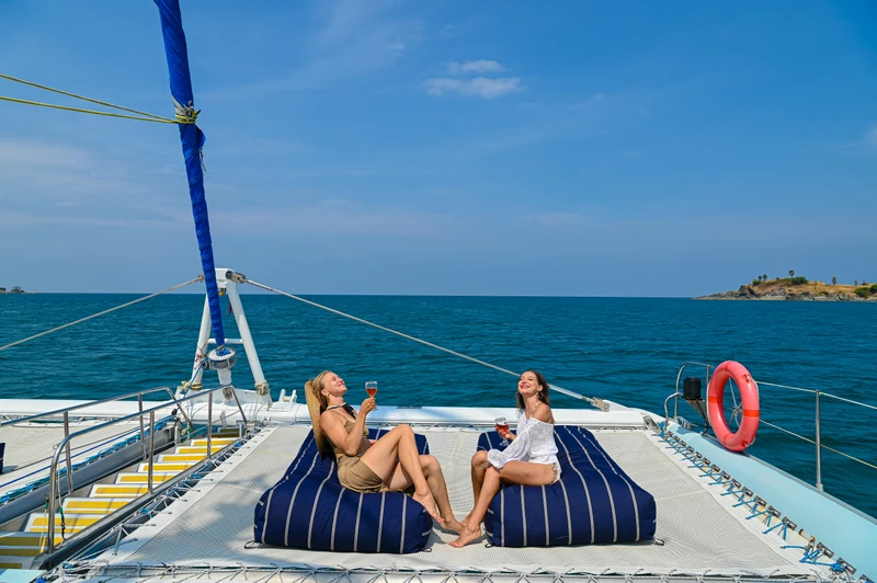 На катамаране по островам Пхукета (тайский буфет включён)